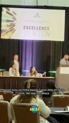 Homem invade congresso e agride médico