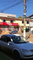 Assalto a banco tem tiroteio entre criminosos e policiais em SC