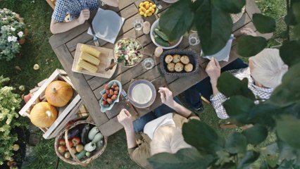 6 "Polite" Things You Do When Cooking for Your Vegetarian Friends That Are Actually Rude