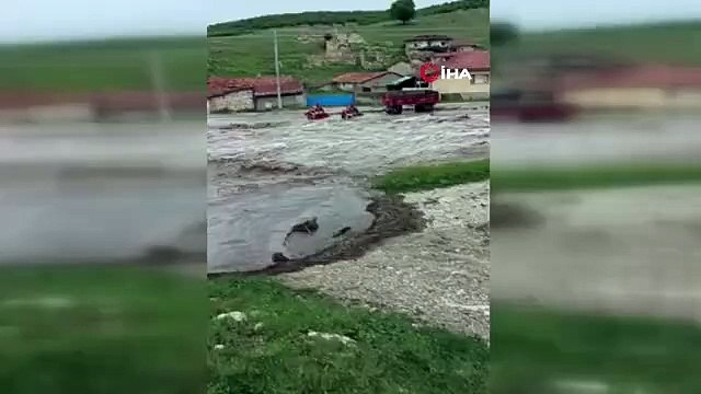 Eskişehir'de sel evleri yıktı, yolu tahrip etti, tarım arazilerini sular altında bıraktı