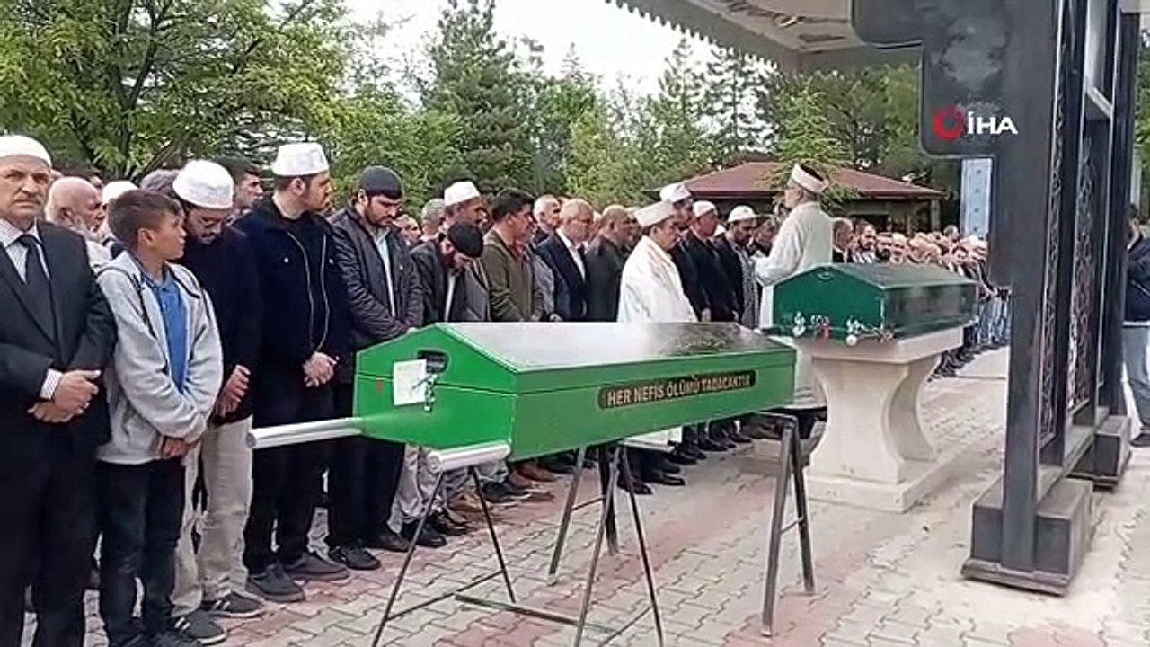 Oğulları Tarafından Öldürülen Anne ve Baba Son Yolculuğuna Uğurlandı