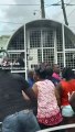 Así se llevó Migración a una haitiana en camión-cárcel mientras se aferraba a su bebé