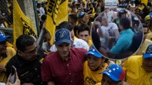 Video: Seguidores de Maduro golpean a Henrique Capriles en plena movilización