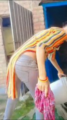 आज जल्दी जल्दी नहाकर कपड़े पहने