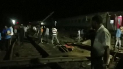 인도 탈선 열차가 다른 열차와 충돌...사상차 1,100명 넘어 / YTN