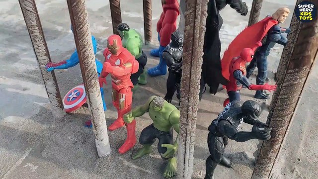 SUPERHEROES AVENGERS HULK VS SPIDER-MAN, THANOS, VENOM, IRON MAN VS HULK TOYS