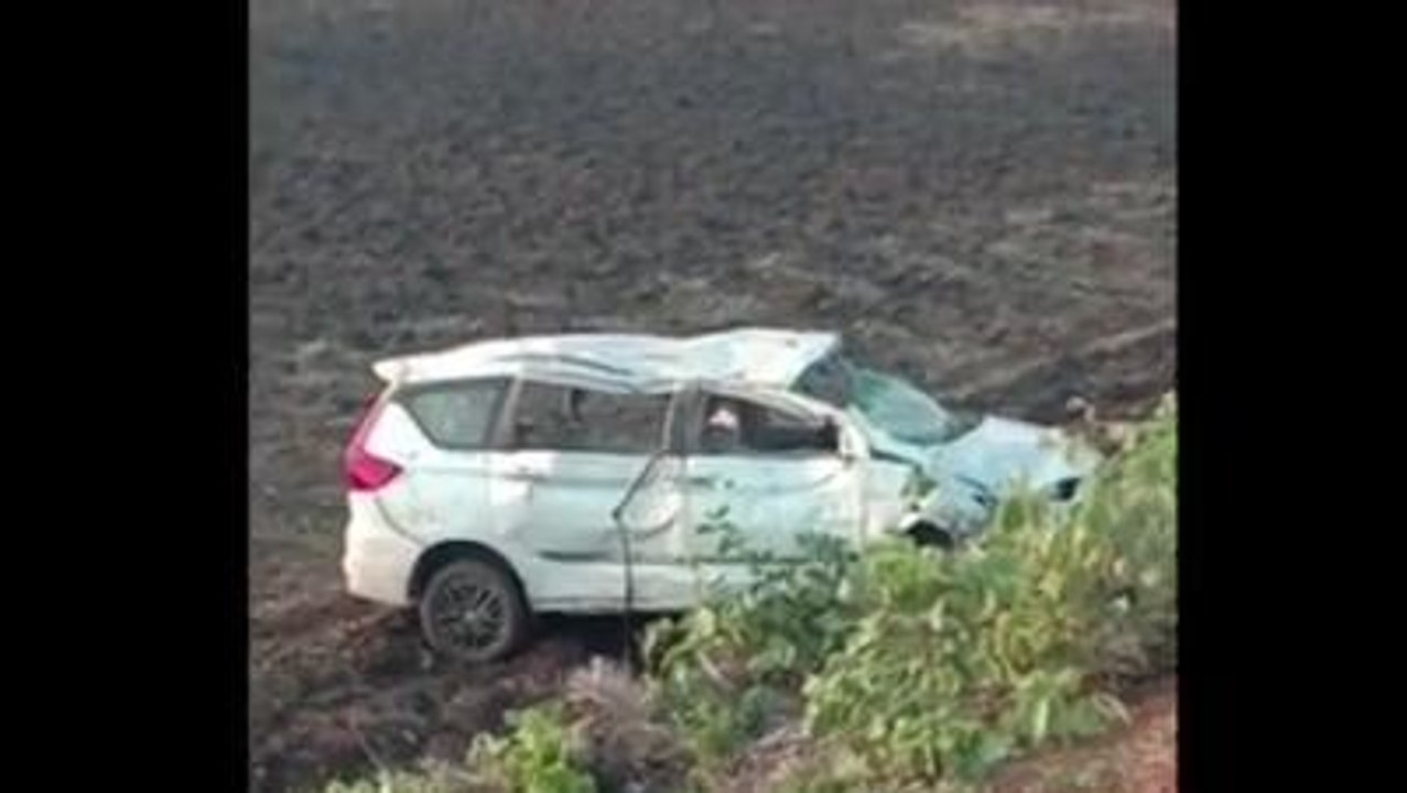 Video: भीषण हादसे में उड़े परखच्चे, गाड़ी में च...