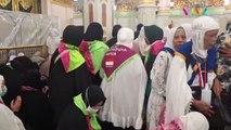 Tangis Haru Warnai Jemaah Muslimah di Taman Surga Raudhah