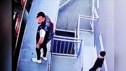 Lunaparkta korkutan anlar! Hareket halindeki gondola binmek isterken aşağı düştü