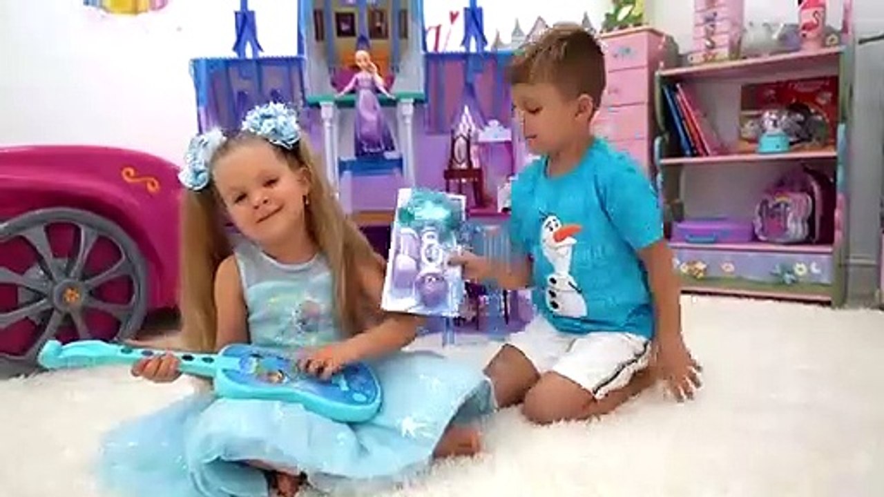 Diana and Roma playing with Frozen 2 toys and Enjoying