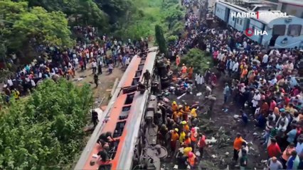 Hindistan'daki tren kazasında ölü sayısı 288'e yükseldi