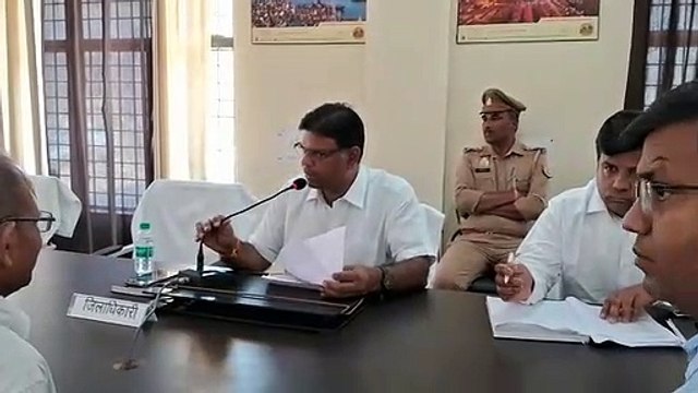 Video: समाधान दिवस पर सदर तहसील पहुंचे डीएम सूर्य पाल गंगवार, लोगों की सुनी शिकायतें