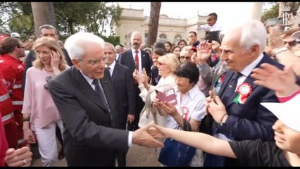 2 giugno, Mattarella accoglie fragili nei giardini del Quirinale