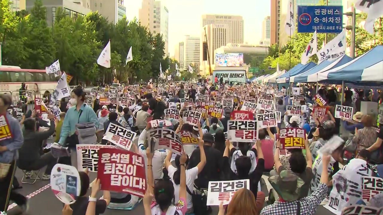 건설노조 '촛불 문화제' 나흘째...휴일 도심 곳곳 집회·행진 / YTN