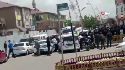 Husumetli İki Aile Caddede Karşılaşınca Kavga Çıktı