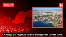 Antalya'da Yağmura Aldırış Etmeyenler Denize Girdi