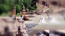 Erzurum'da Dere Yatağı Taştı, Köprü Sular Altında Kaldı