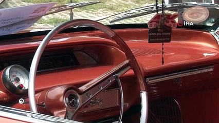Klasik Otomobil Tutkunları İzmir'de Buluştu