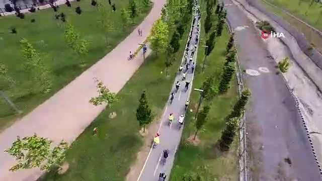 Les passionnés de cyclisme transforment les pédales en santé à Başakşehir