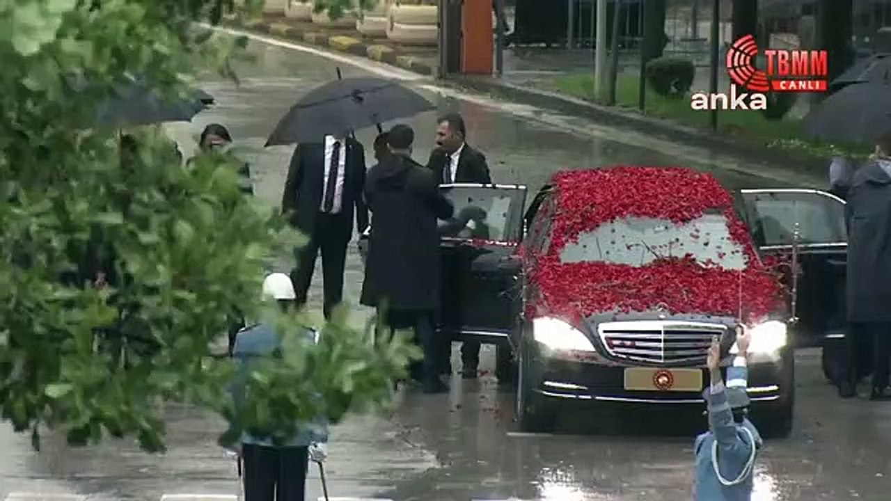 Erdoğan, Yemin Etmek İçin Geldiği TBMM'de Resmi Törenle Karşılandı