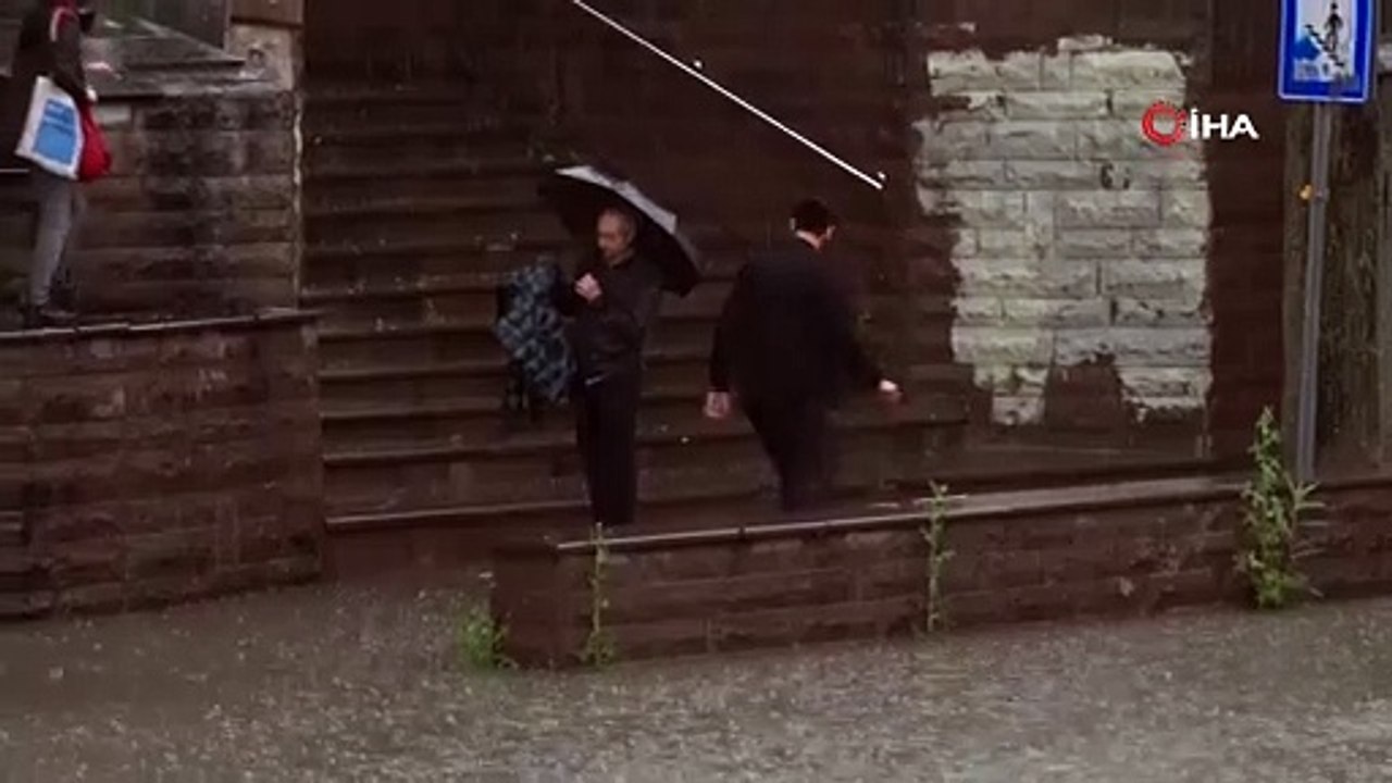 Başkent'te sağanak sonrası alt geçitler göle döndü