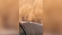 Mısır'da kum fırtınası hayatı felç etti