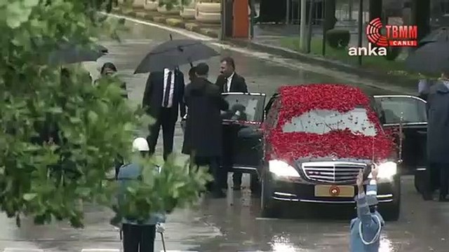 Erdoğan a été accueilli par une cérémonie officielle à la Grande Assemblée nationale de Turquie, où il est venu prêter serment.