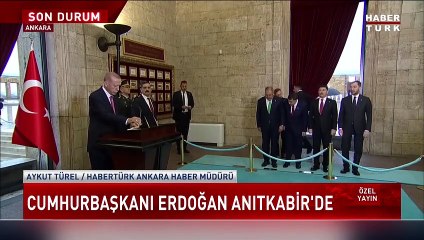 Le président Erdogan est à Anıtkabir ! Il a attiré l'attention sur le taux de votes dans la note qu'il a écrite dans le livre spécial.