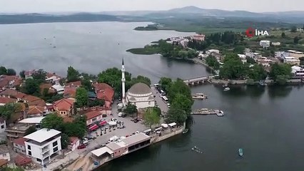 Après 70 ans, le bateau du sultan a été amené à Gölyazı en nageant
