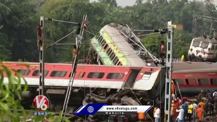 Rescue Team Trying To Lift Coaches | Coromandel Express Train Incident | V6 News