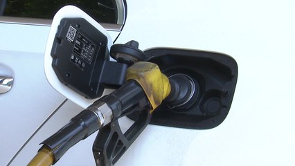 휘발유 가격 2개월 만에 1,500원대로 내려가 / YTN