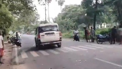 पूर्णिया: सड़क हादसे में बाइक सवार जख्मी, देंखे रिपोर्ट