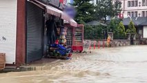 Kastamonu'da Sel: Araçlar Suda Sürüklendi, Ev ve İş Yerlerini Su Bastı