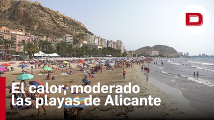 El calor, ya más moderado, anima las playas de Alicante