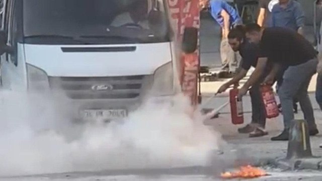 Sultangazi'de yeraltı kabloları alev aldı