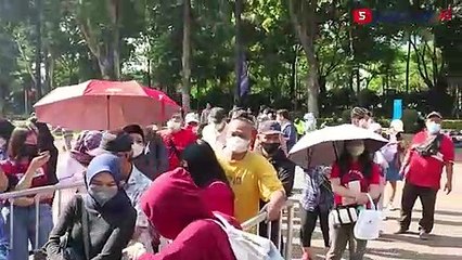 Antusias Penonton Mengantri Tiket Indonesia Open 2022