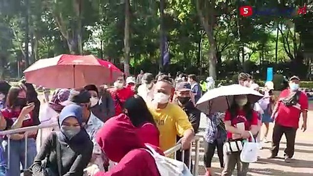 Antusias Penonton Mengantri Tiket Indonesia Open 2022
