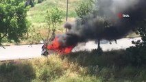 Otomobil alev topuna döndü: Kadın sürücü son anda kendini dışarı atarak kurtuldu