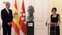 Díaz Ayuso presenta al Rey Felipe VI el busto en su honor en Madrid