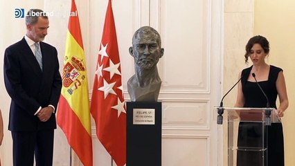 Díaz Ayuso presenta al Rey Felipe VI el busto en su honor en Madrid