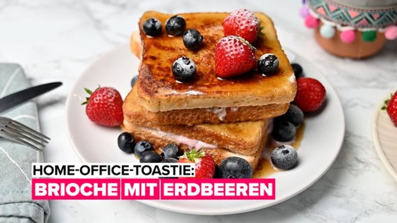 Home-office-toastie: brioche mit erdbeeren