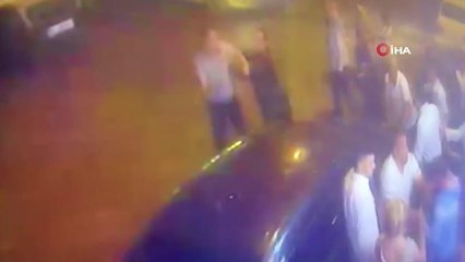 Düğün salonu savaş alanına döndü, davetliler birbirine girdi... O anlar kamerada