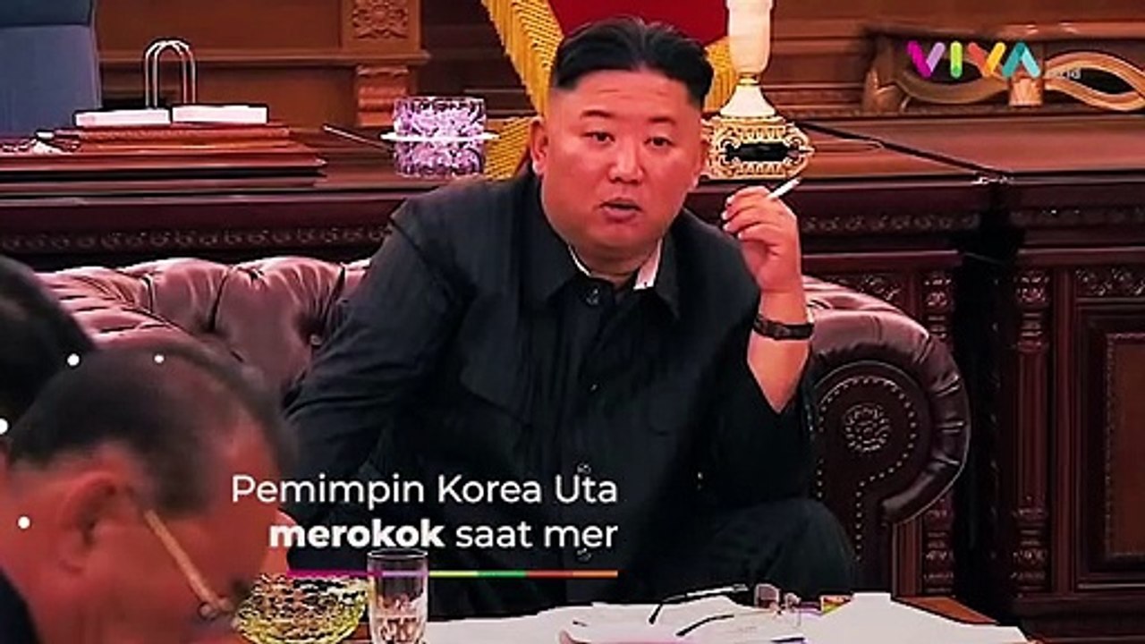 Kim Jong-un Merokok sambil Pimpin Rapat usai Uji Coba Rudal