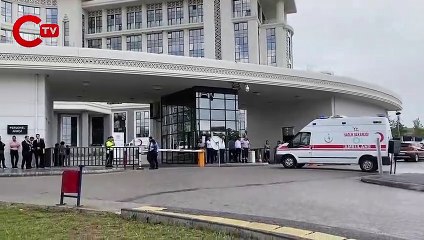 Sağlık Bakanlığı önünde şoför kendisini ambulansa kilitledi