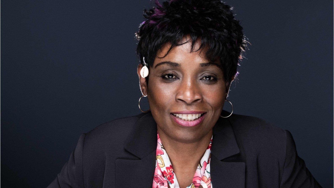 GALA VIDEO - Législatives 2022 : qui est Rachel Keke, la femme de chambre en passe d’éliminer une ex-ministre ?