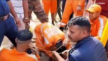 شاهد: محاولات إنقاذ طفل محاصر في بئر ضيق بوسط الهند