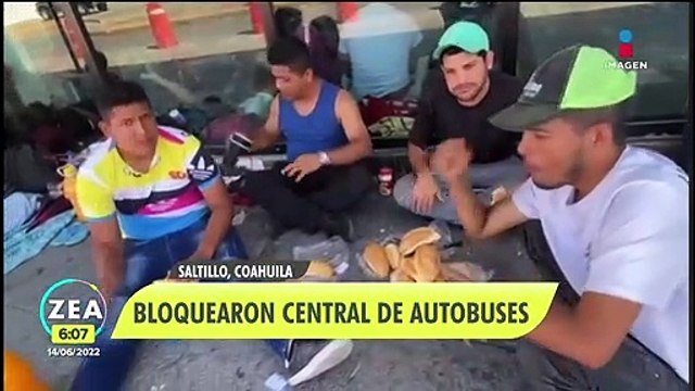 Migrantes bloquean central de autobuses en Saltillo, Coahuila