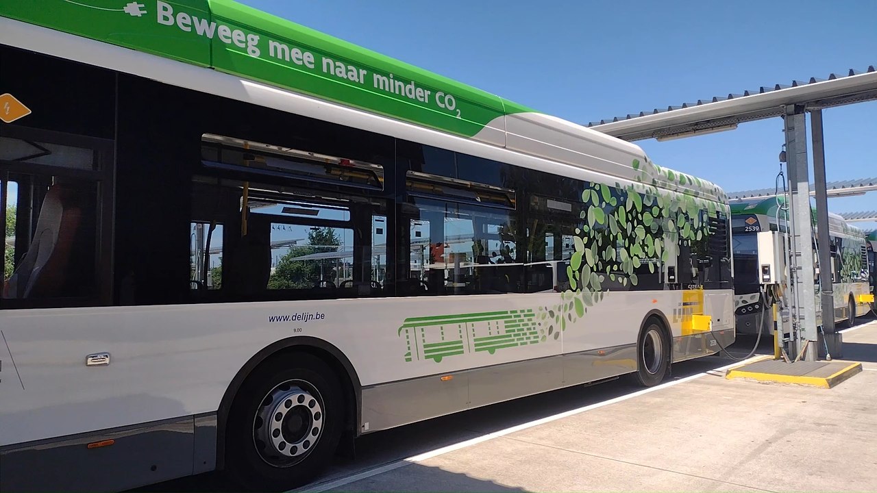 De Lijn présente le nouveau look de ses bus électriques