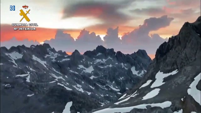 La Guardia Civil rescata un perro atrapado en la nieve de Picos de Europa