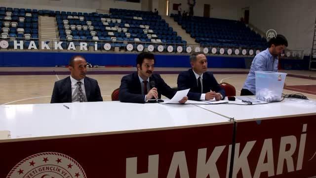 Hakkari Belediyesine alınacak 8 daimi işçi için kura çekildi